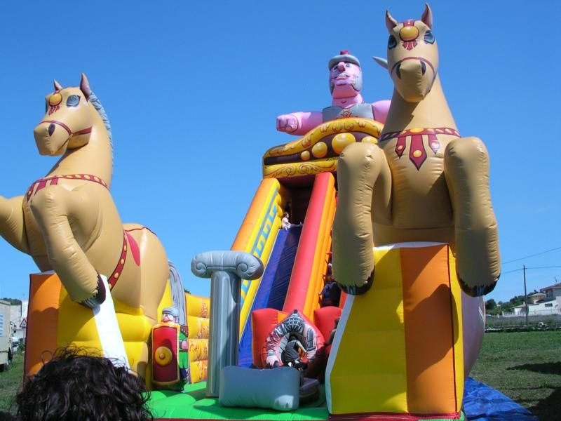 Servicio completo para comuniones en Mallorca. Castillos hinchables, fiestas de agua y animaciones infantiles.