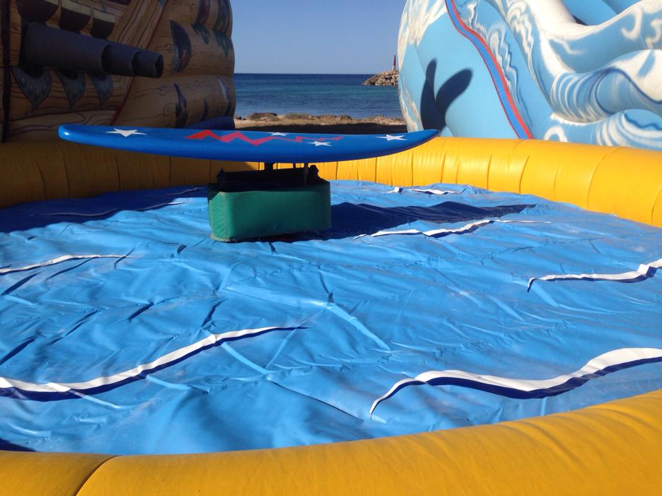 Servicio completo para comuniones en Mallorca. Castillos hinchables, fiestas de agua y animaciones infantiles.